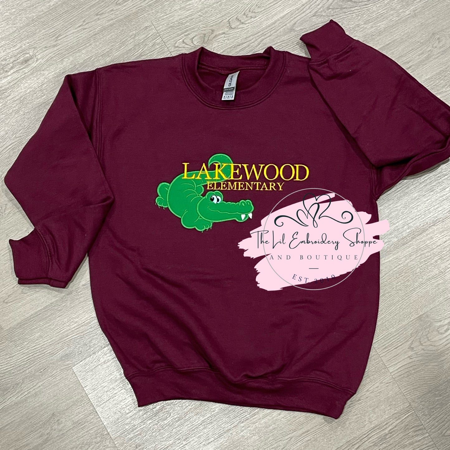 LAKEWOOD GATOR APPLIQUE SWEATSHIRT