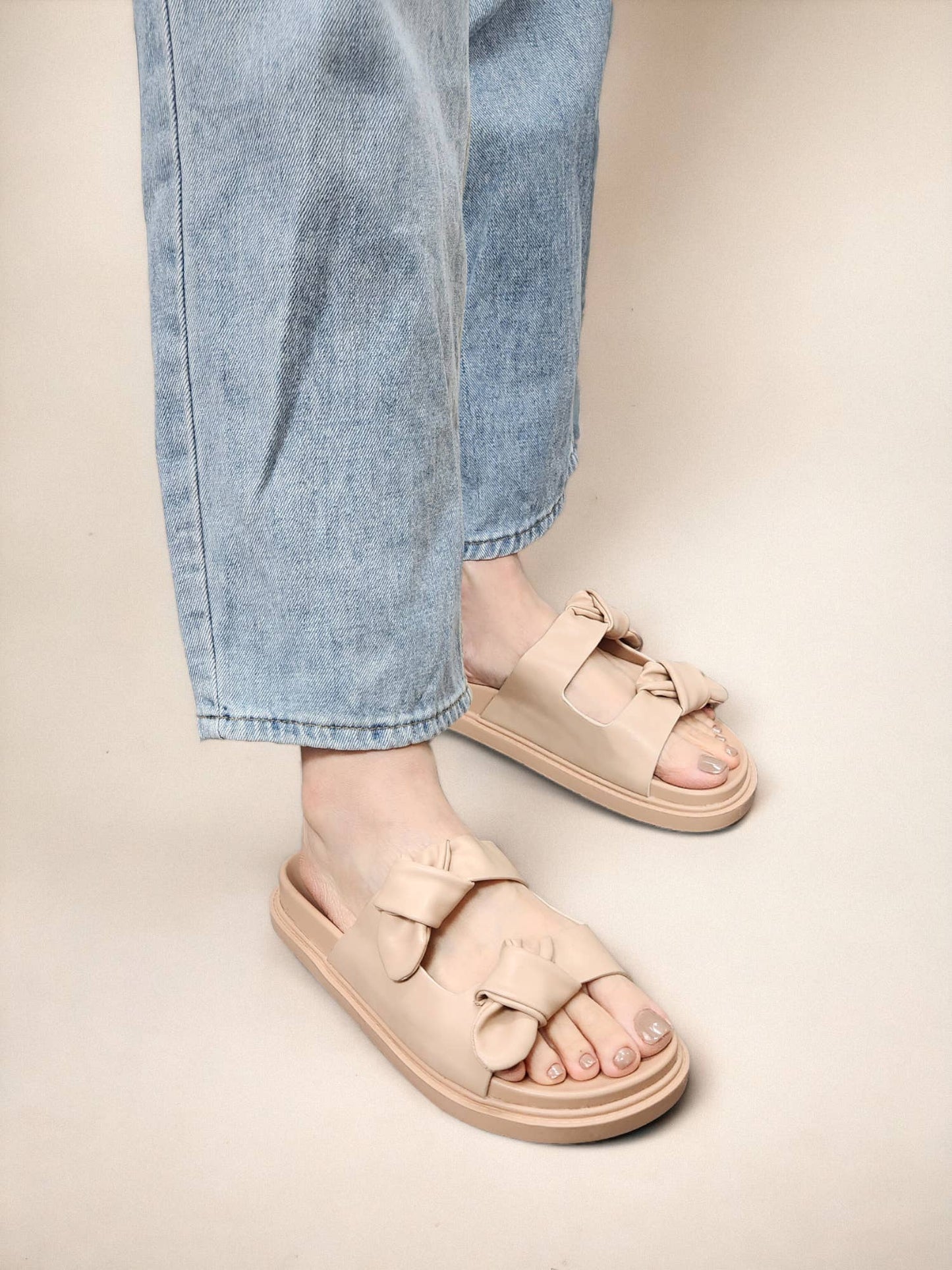 BILLIE KNOTTED SLIP-ON SANDAL: CAMEL